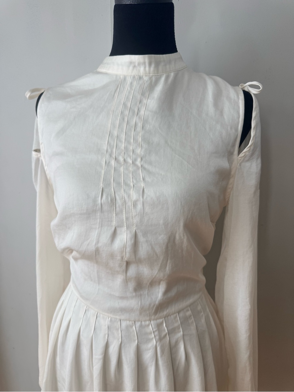 Avec Les Filles Cream Cold-Shoulder Pleated Waist Mini Dress - Picture 3 of 7